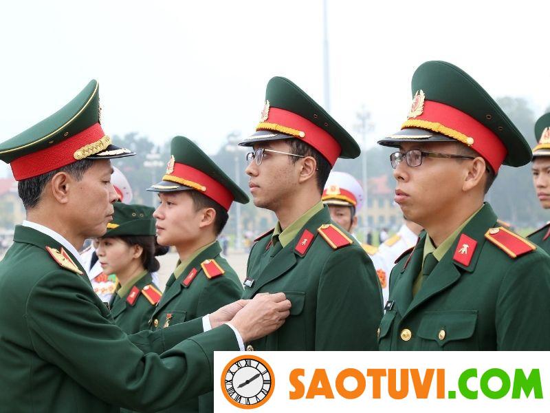 Sĩ quan là gì? Phân biệt sĩ quan và quân nhân chuyên nghiệp khác nhau như thế nào? sĩ quan là gì