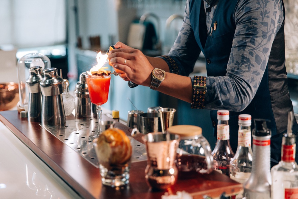 2-rtqb làm bartender