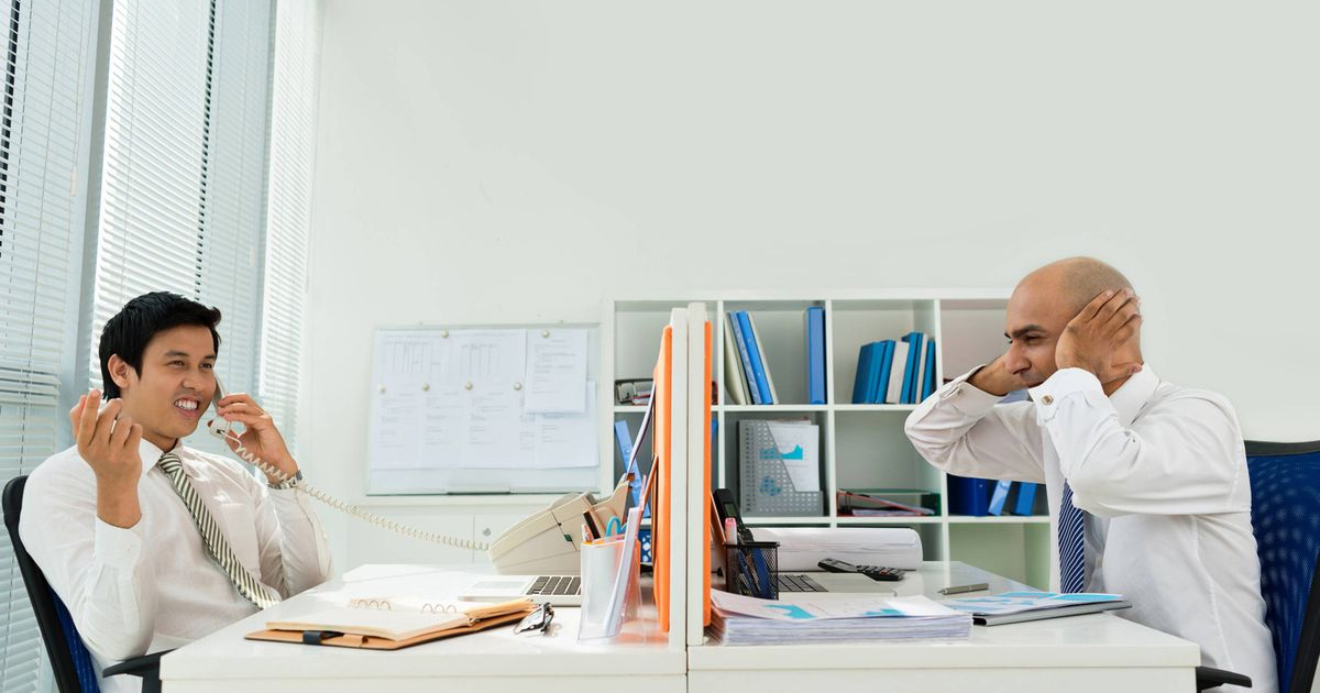 2-tieng-on-gay-mat-tap-trung