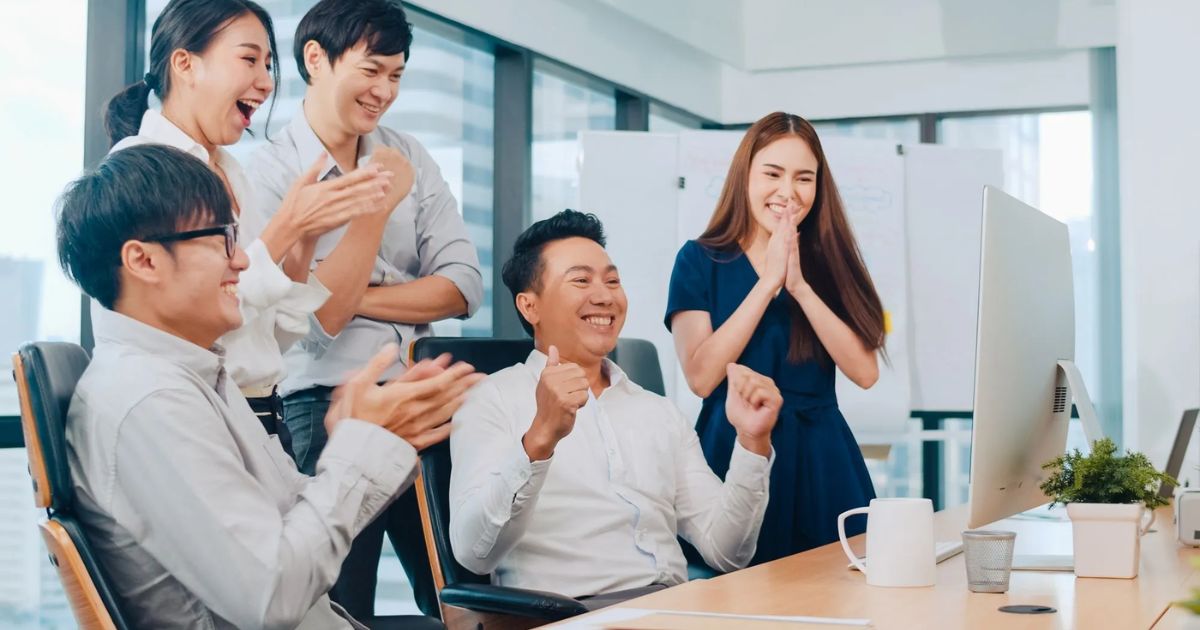 4-lam-viec-nhom-giup-phat-trien-ky-nang-mem