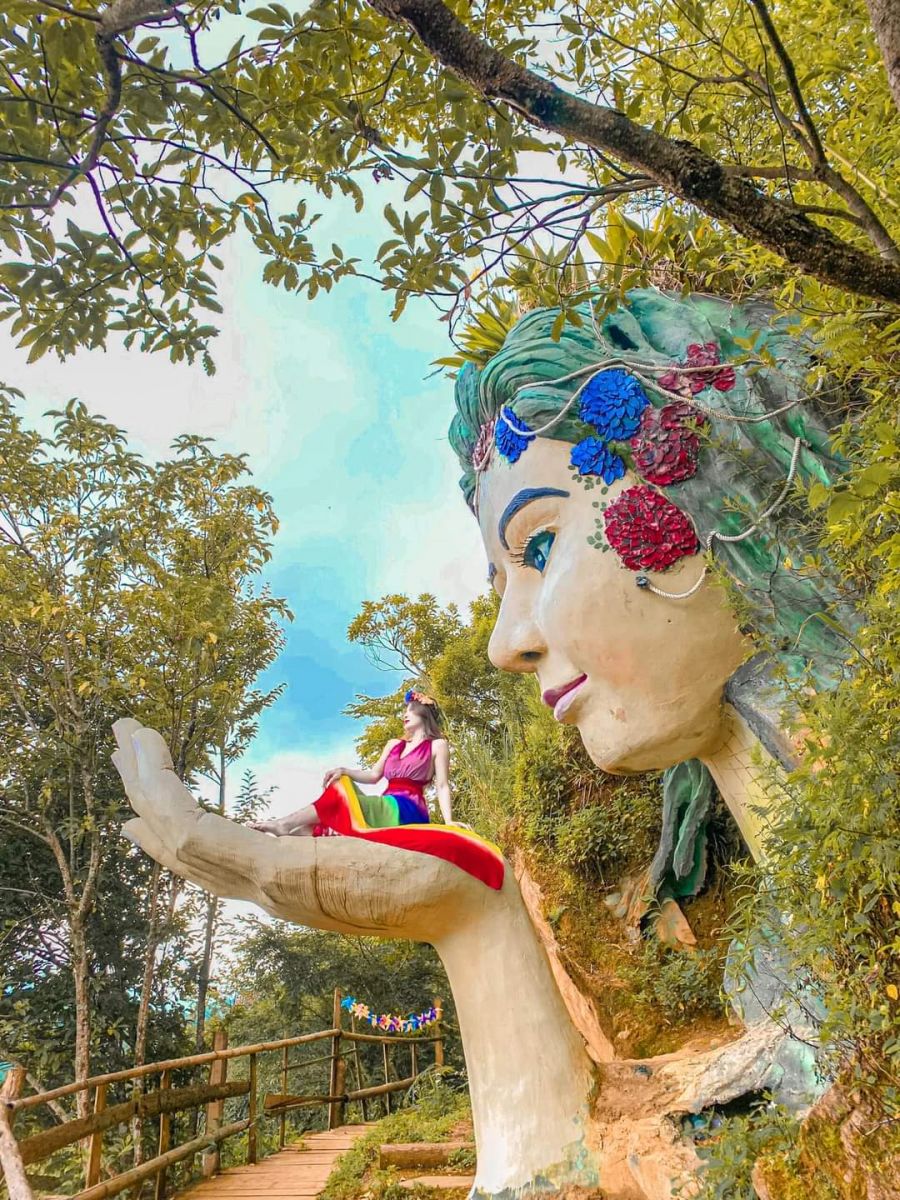 ansapa-park-10 bức tượng cô gái tại Ansapa Park