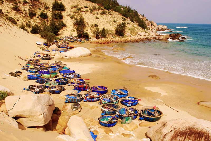 ghé thăm bãi biển cát tiến nhơn lý