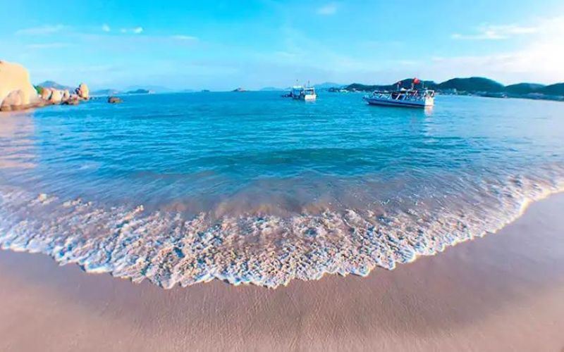 bai-binh-tien-dao-binh-hung Bãi Bình Tiên với dòng nước trong xanh mát lạnh sẽ làm bạn mê mẩn khi đến đảo Bình Hưng