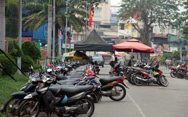bai-de-xe bãi để xe tại mặt bằng quán cafe