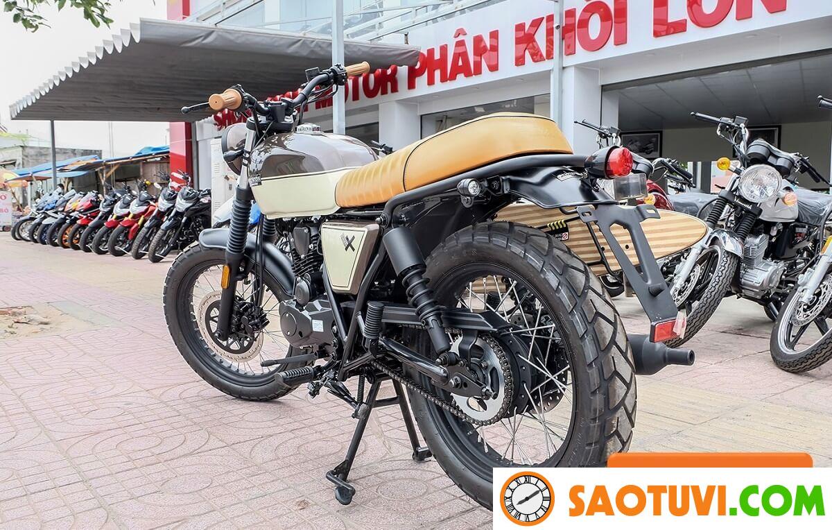 Brixton BX 150 thu hút bởi sự cổ điển và mạnh mẽ Phiên bản Classic của dòng Brixton BX150 cũng gây ấn tượng mạnh cho các fan đam mê dòng xe cổ điển