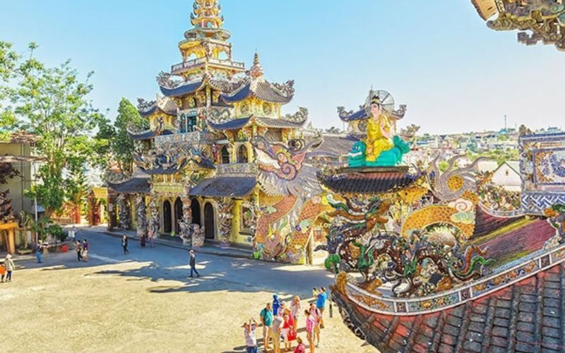 cac-chua-o-da-lat3 chùa linh phước trên đà lạt