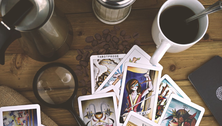 Ý tưởng kinh doanh mô hình cafe tarot độc lạ