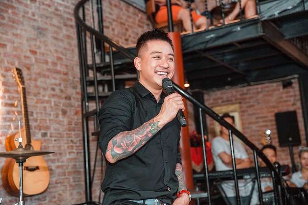 casi-cafe-acoustic-hat-hay chọn ca sĩ nổi tiếng và có uy tín trình diễn tại quán cafe acoustic