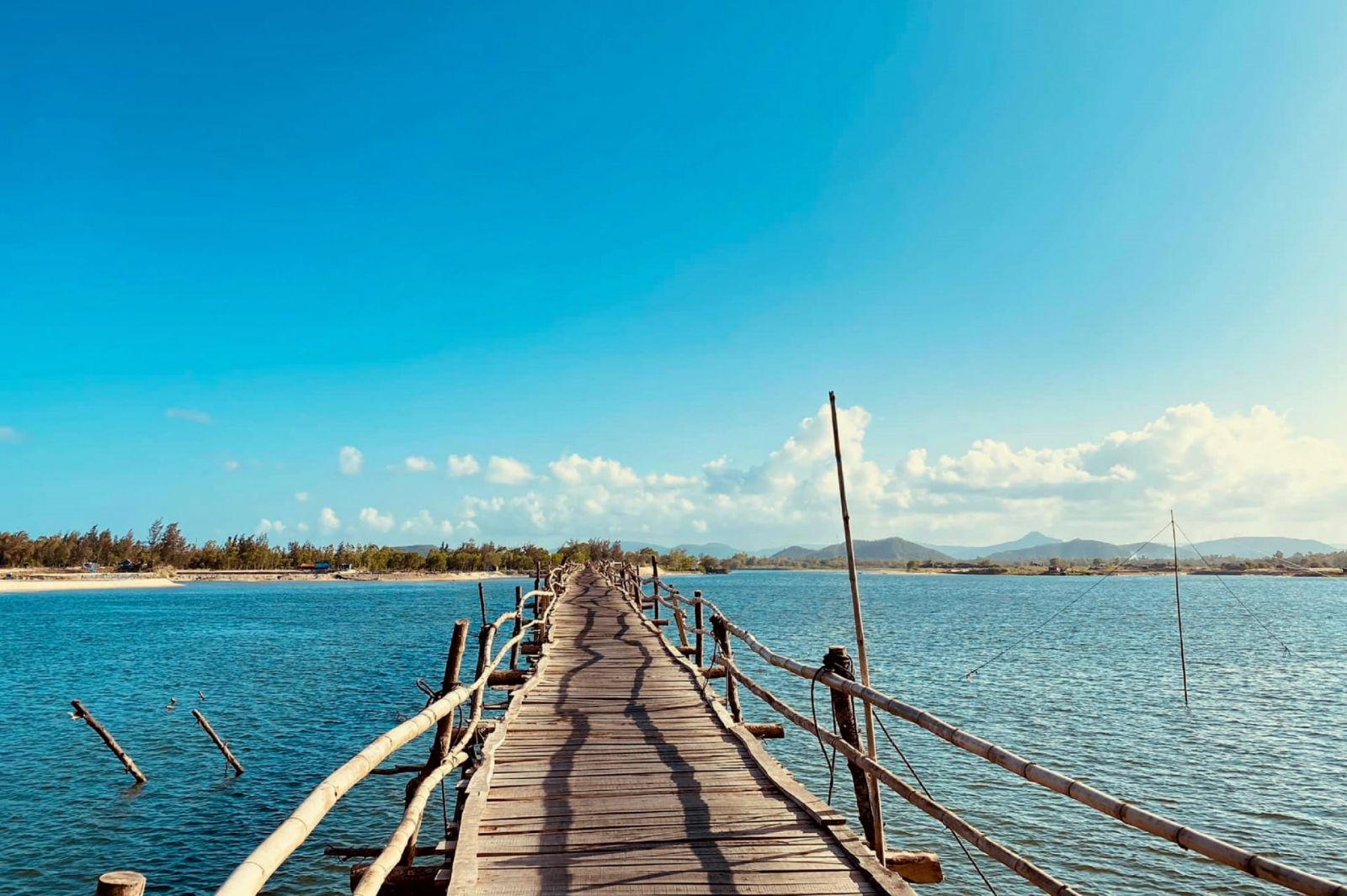 Cầu gỗ Ông Cọp: Chốn thiên đường check-in thơ mộng tại Phú Yên