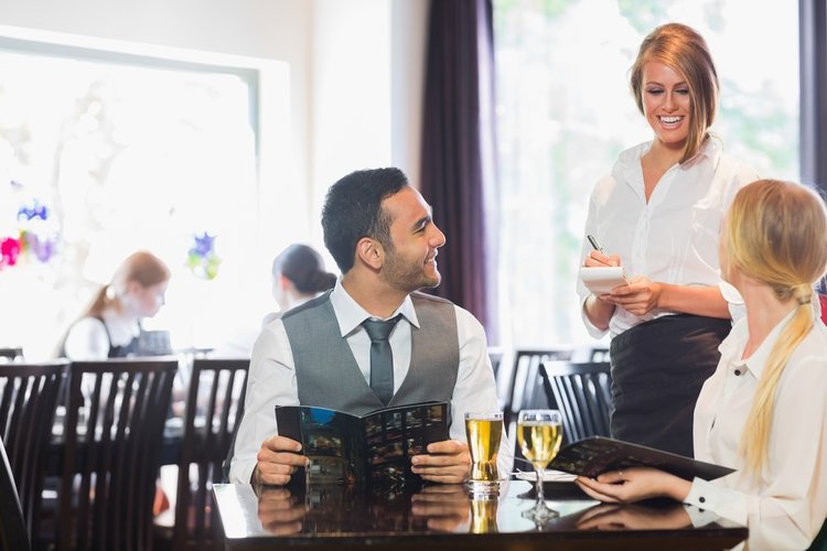 Chất lượng dịch vụ nhà hàng là gì? Làm thế nào để nâng cao chất lượng dịch vụ nhà hàng?