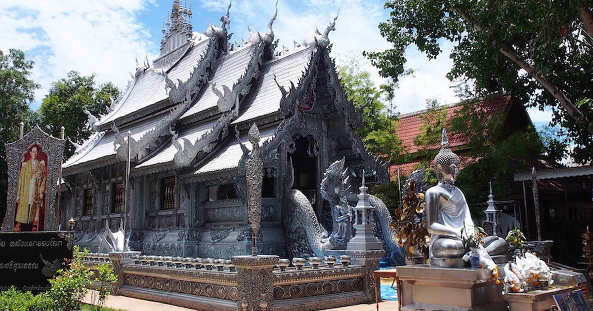 Chùa bạc Wat Sri Suphan: Kỳ lạ ngôi chùa cấm người phụ nữ vào chánh điện