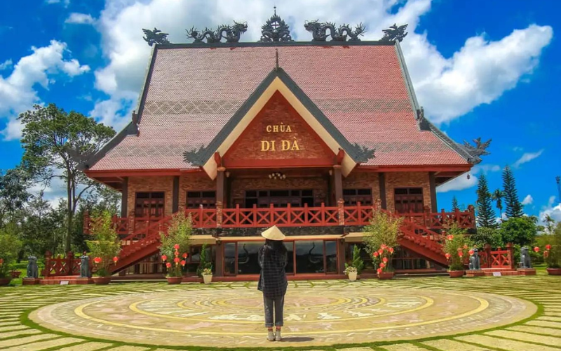 chua-o-da-lat-dep Chùa Di Đà mang lối kiến trúc độc đáo đậm nét văn hóa của người dân tộc