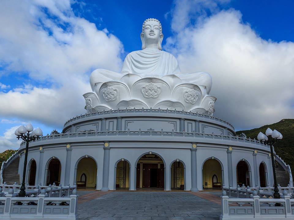 chua-ong-nui-3 bức tượng Phật