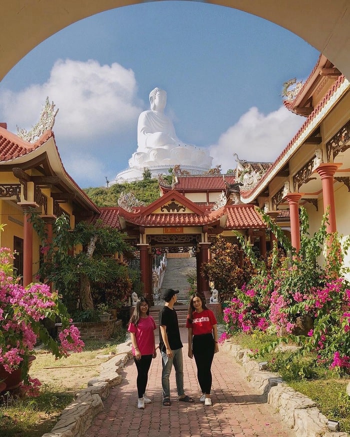 chua-ong-nui-4 vẻ đẹp thiên nhiên bên trong chùa ông núi