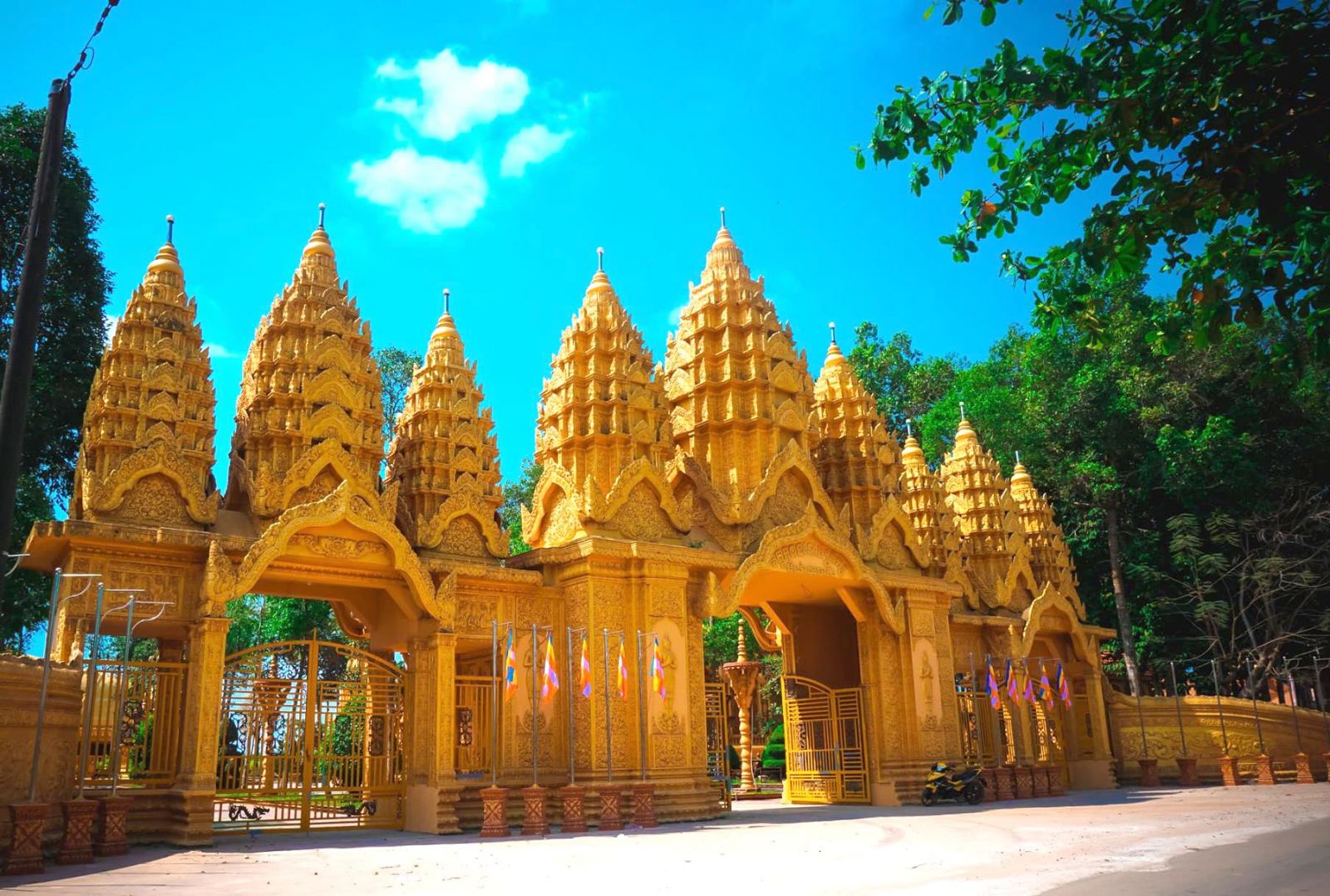 chua-vam-ray-3-min tham quan chùa vàm ray mùa đẹp nhất