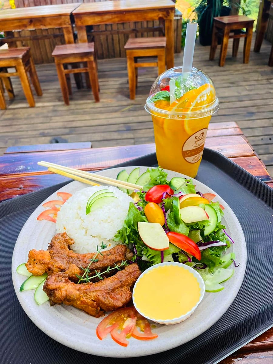 com-suon-salad-sinh-duong-min com-suon-salad-sinh-duong-min