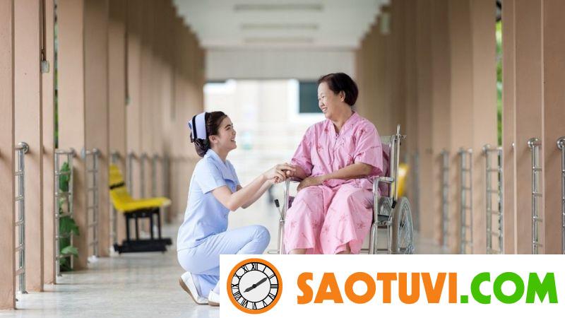 Con gái nên học nghề gì để dễ xin việc, có thu nhập ổn định? Ngành điều dưỡng cũng rất phù hợp với phái nữ với mức thu nhập ổn định