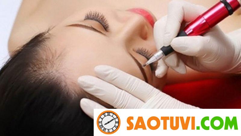 Con gái nên học nghề gì để dễ xin việc, có thu nhập ổn định? Phun xăm thẩm mỹ là một trong những ngành nghề hấp dẫn cho phái nữ trong hiện tại và tương lai