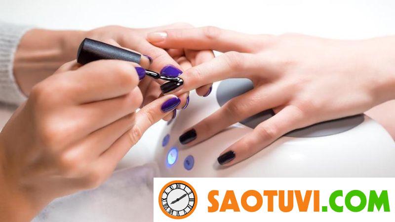 Con gái nên học nghề gì để dễ xin việc, có thu nhập ổn định? Nghề làm nail sẽ mang lại thu nhập cao cho bạn