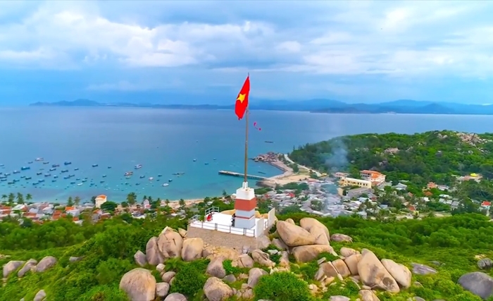 cot-co-thanh-nien-cu-lao-xanh
