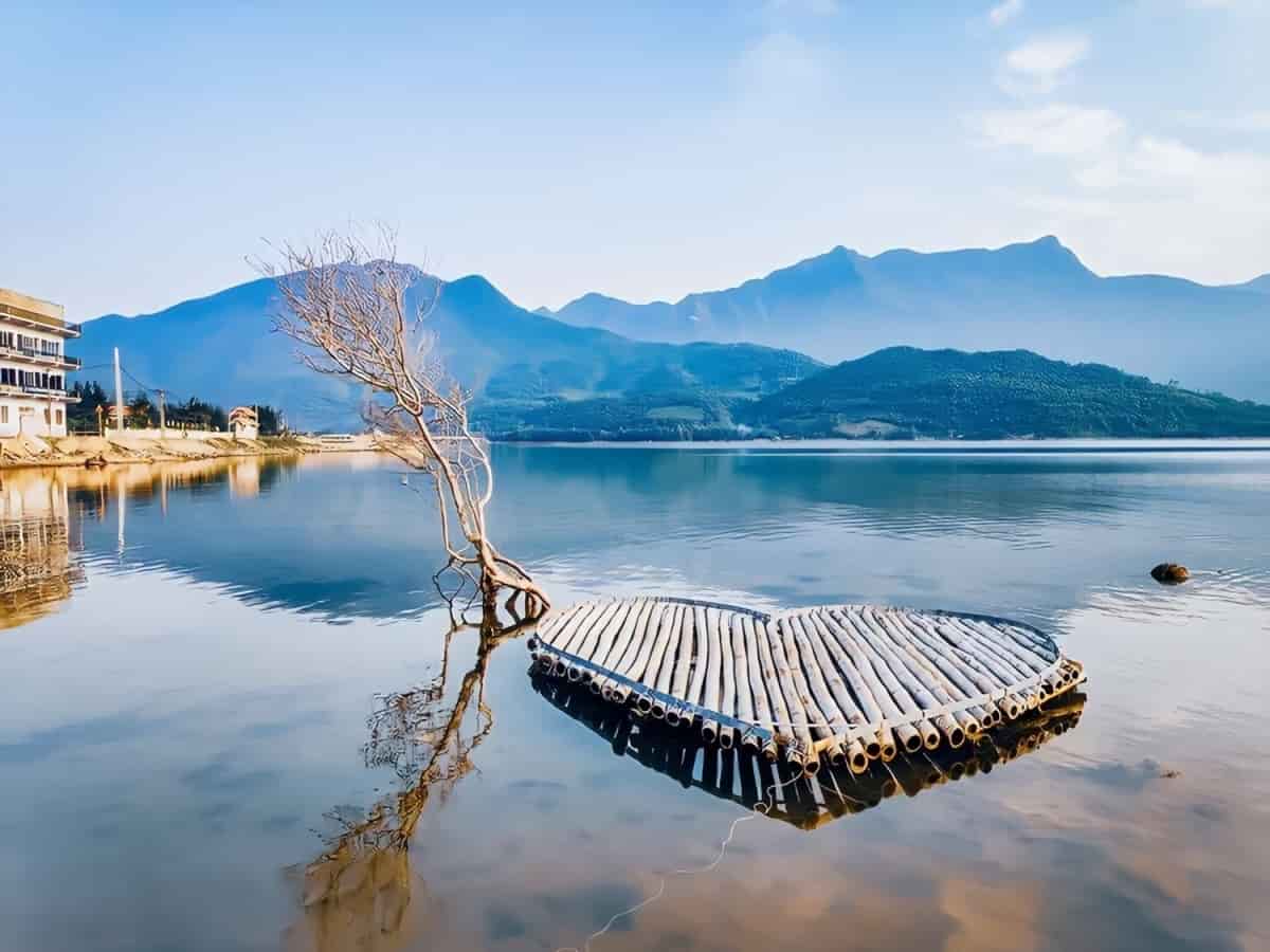 Đầm Lập An – vẻ đẹp huyền ảo của “Tuyệt tình cốc” ở xứ Huế mộng mơ