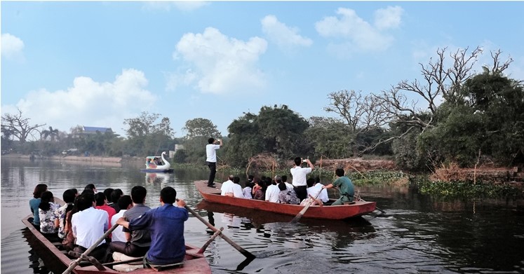 dao-co-chi-lang-4 chèo thuyền