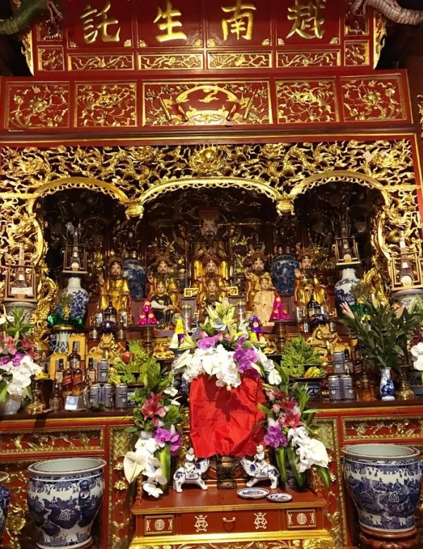 den-tranh-2 gian thờ