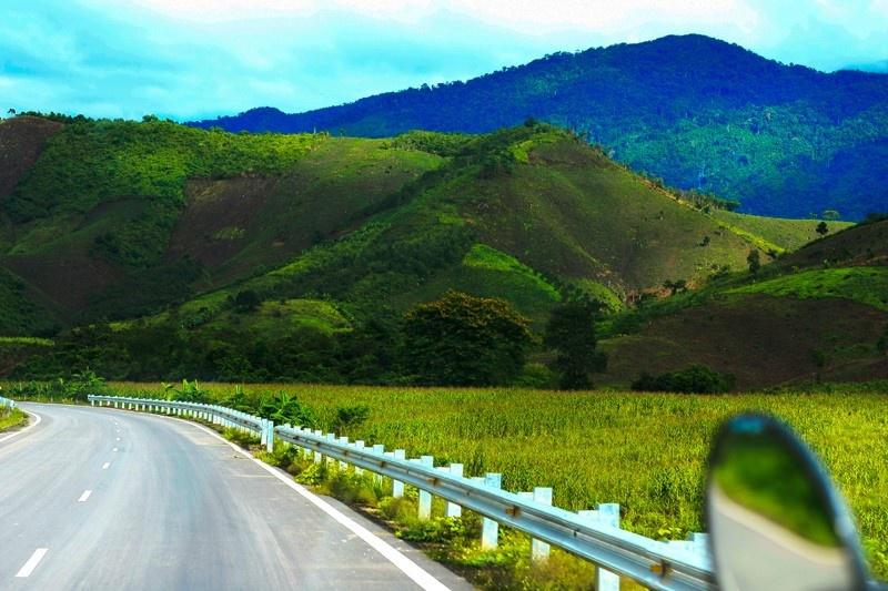 deo-khanh-le-5-min Cùng người bạn đồng hành trên chuyến đường tham quan đèo Khánh Lê