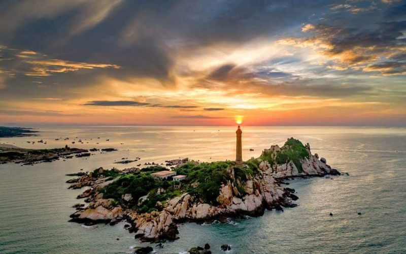 dia-diem-du-lich-binh-thuan-mui-ke-ga1 Địa điểm du lịch Bình Thuận này được gọi là mũi Kê Gà vì có những phiến đá với hình dáng độc đáo xếp chồng lên nhau rất giống hình đầu gà