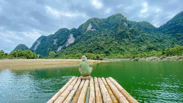 dong-lam-5-min Ngắm nhìn thiên nhiên thỏa nguyên Đồng Lâm trên thuyền kayak