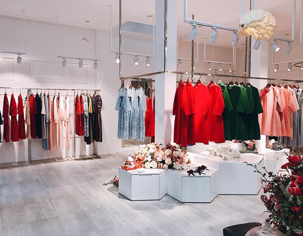 hang-thoi-trang-giam-gia-manh-truoc-tet-chu-kinh-doanh-lai-lon-a-5-1518405570-width600height467-1149422-1