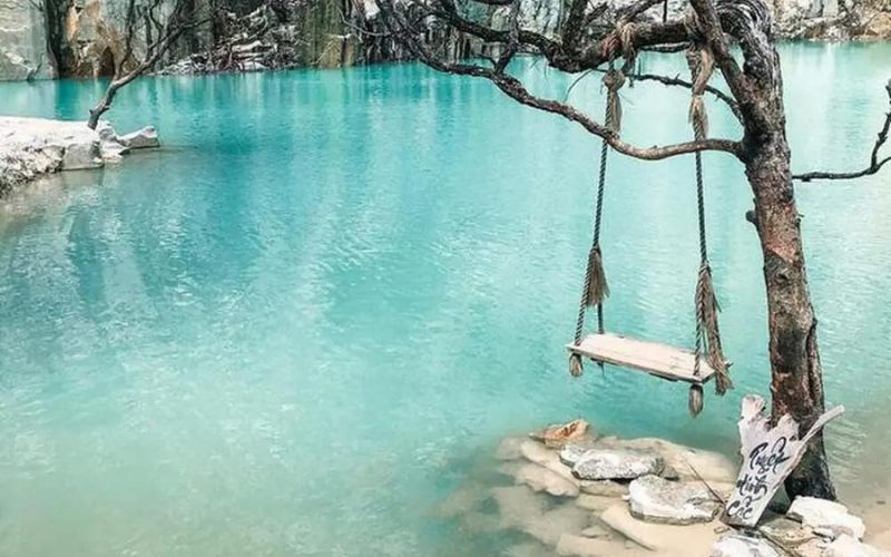 ho-nuoc-o-da-lat Du khách khi đến đây có thể thả hồn vào phong cảnh thiên nhiên có vẻ đẹp siêu thực