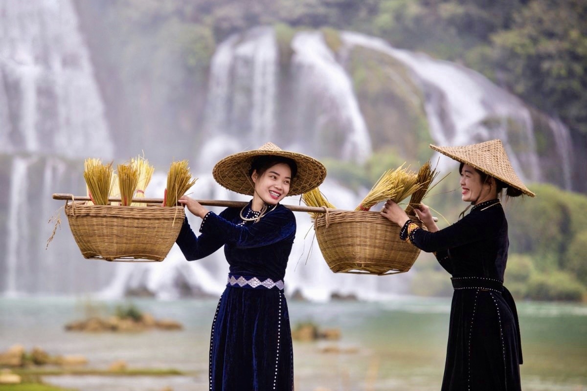 ho-thang-hen-4 con người hồ thang hen