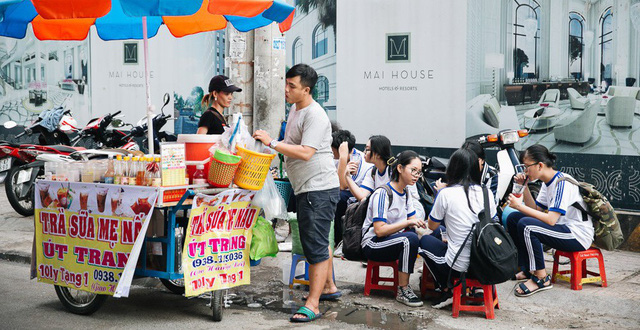 khach-hang-thuc-an-nhanh giới trẻ yêu thích đồ ăn nhanh