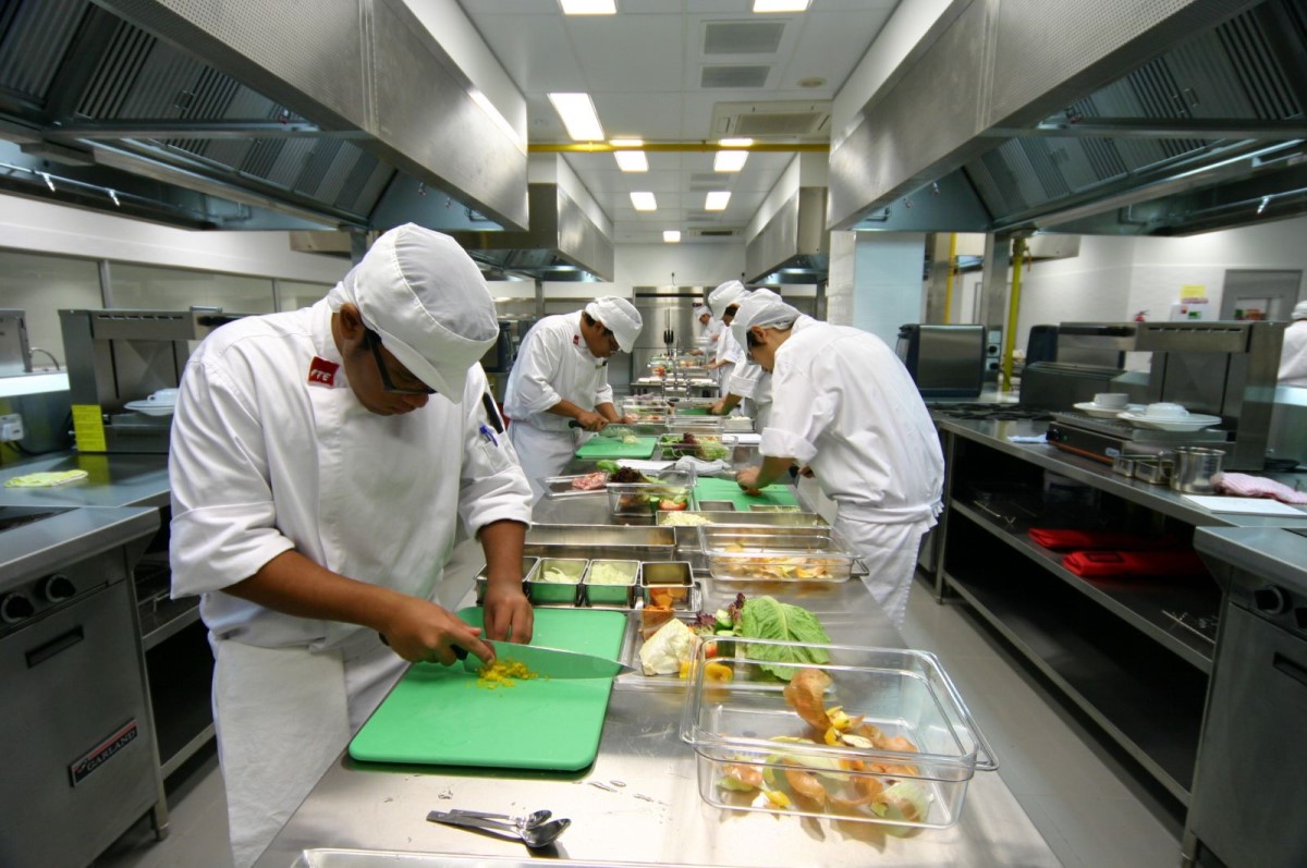 khu-che-bien-nha-hang vệ sinh khu chế biến khi kinh doanh nhà hàng