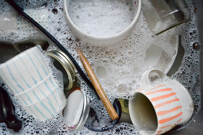 khu-vuc-rua-bat-nha-hang khu vực rửa bát rộng rãi