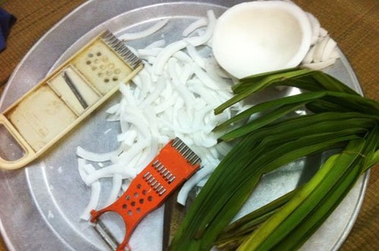 kinh-doanh-mut-dua-ngu-sac-hut-khach-dip-tet-binh-than-2016-2 Kinh doanh mứt dừa ngũ sắc hút khách dịp tết Bính Thân 2016 2