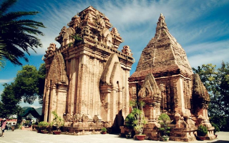 kinh-nghiem-du-lich-nha-trang-4-ngay-3-dem Tháp Bà Ponagar là di tích hiếm hoi còn giữ được nguyên vẹn giá trị lịch sử