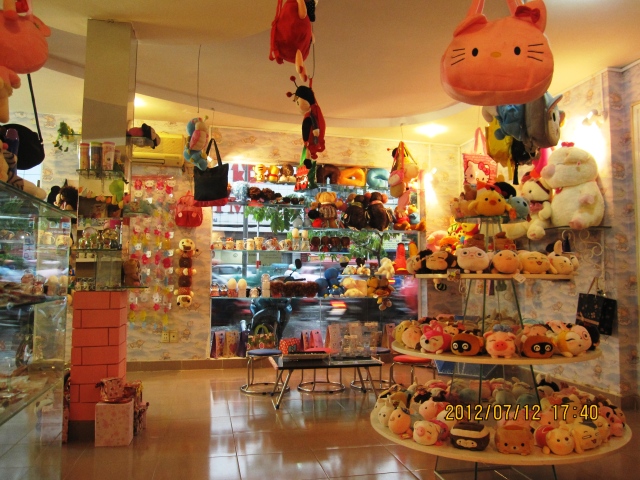 kinhdoanhdoluuniem-1 Kinh nghiệm mở cửa hàng bán đồ lưu niệm với 50 triệu