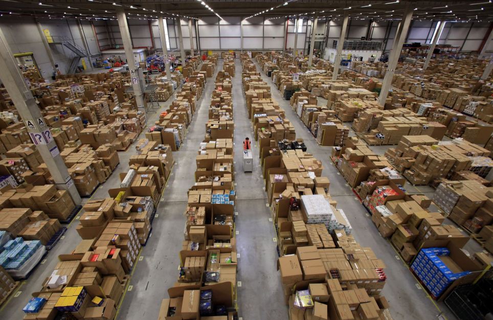 lam-the-nao-de-quan-ly-hang-nhap-kho-tot-nhat2-1 Amazon Warehouse Employees Prepare For Their Busiest Time Of Year
