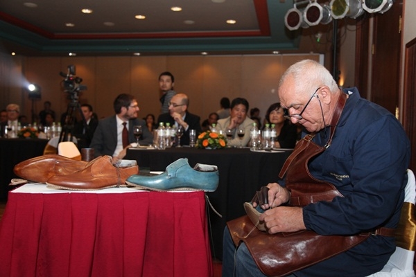 lam-thuong-hieu-cho-sho-giay-2-1 Lam-thuong-hieu-cho-sho-giay-2