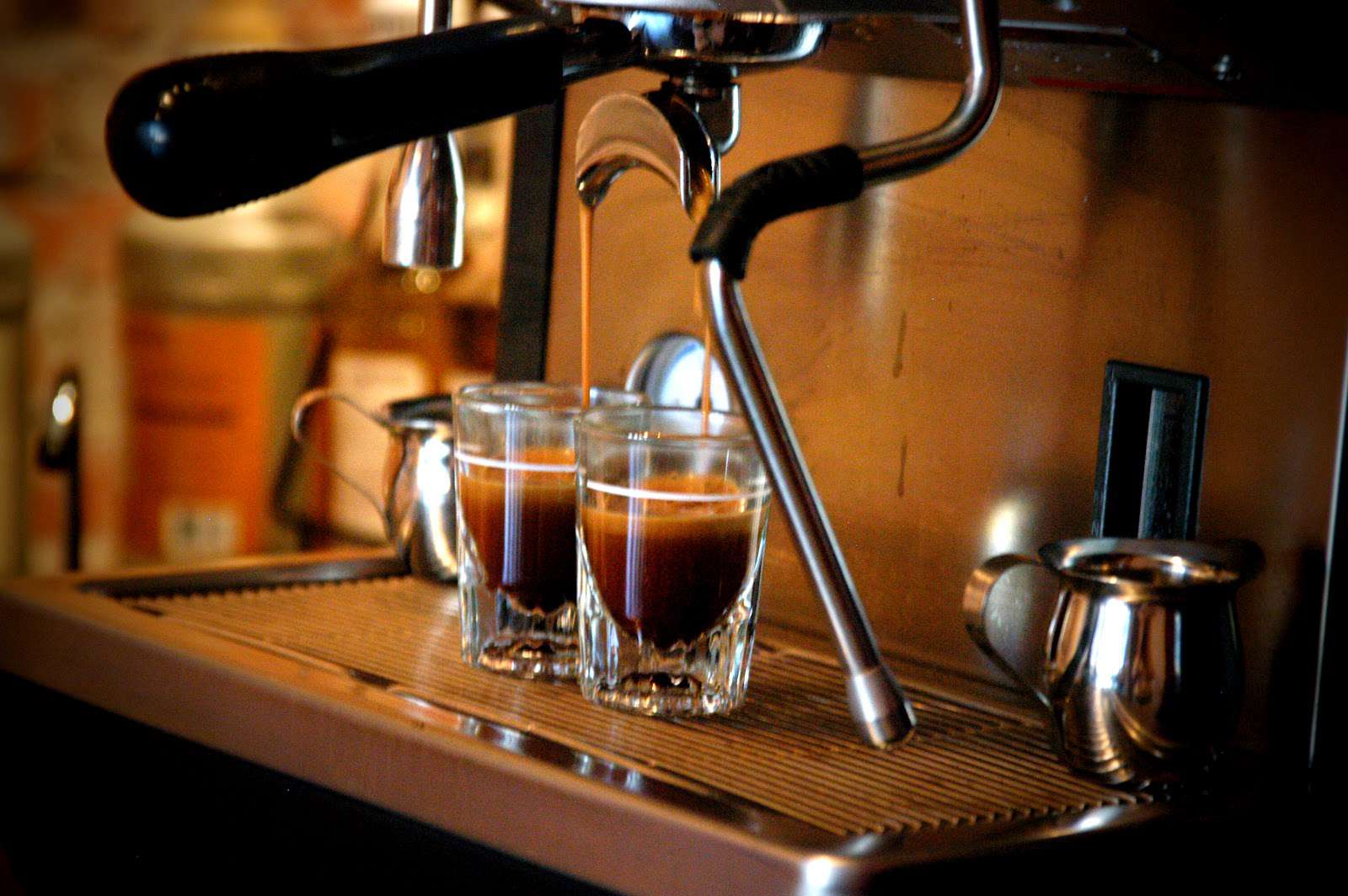 may-pha-cafe-1 Chọn máy pha cafe theo số lượng vòi chảy