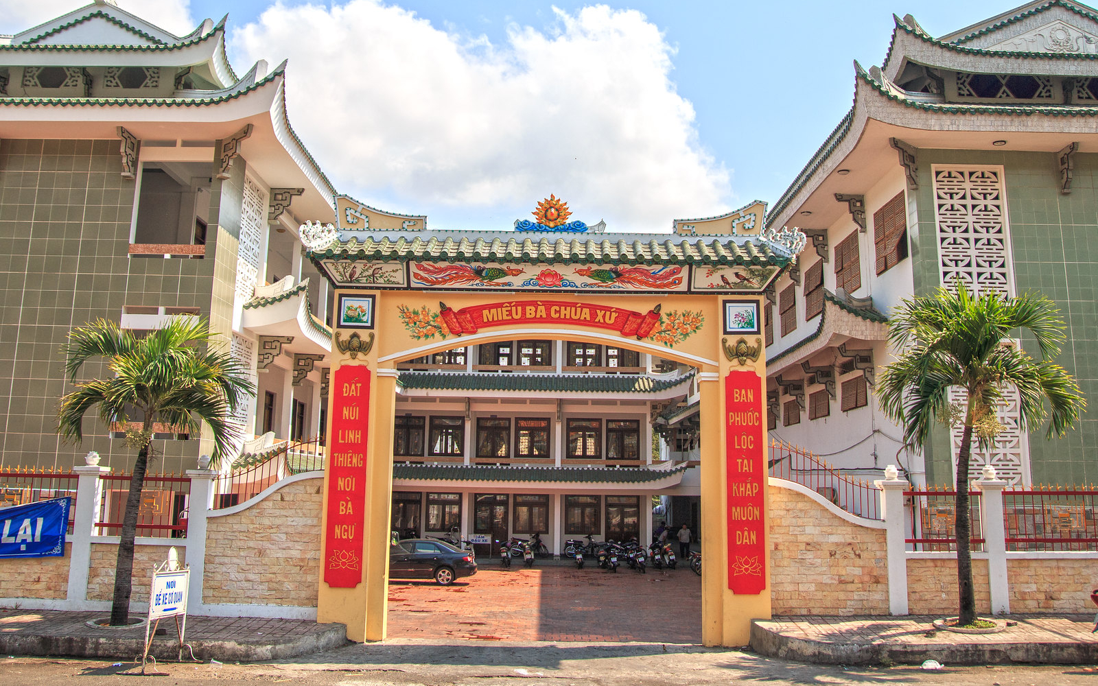 mieu-ba-chua-xu-nui-sam-1 miếu bà chúa xứ núi sam