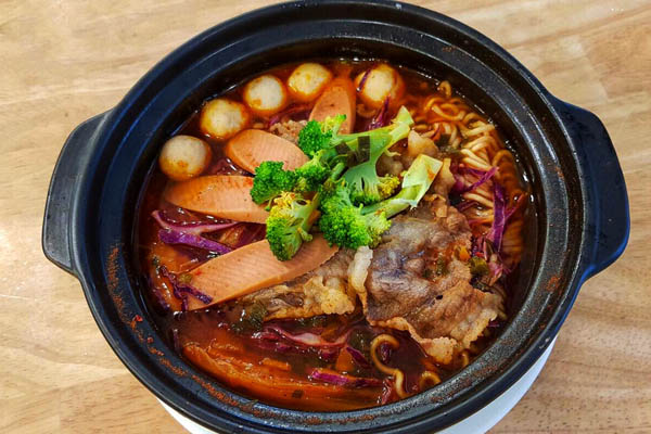 mo-quan-an-kinh-doanh-gi-mi-cay mở quán ăn kinh doanh gì lời cao với mỳ cay