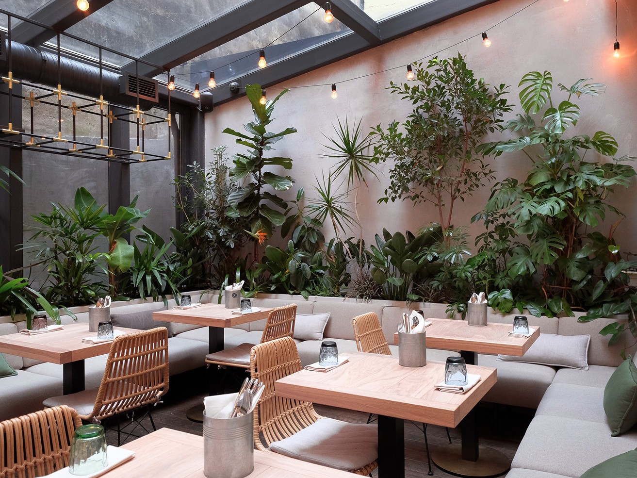 mo-quan-cafe-1-1 Kinh nghiệm kinh doanh quán cafe hiệu quả: Chọn đúng địa điểm mở quán