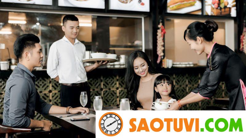 Nhân viên phục vụ cần có kỹ năng chăm sóc khách hàng tốt Nhân viên phục vụ cần có kỹ năng chăm sóc khách hàng tốt