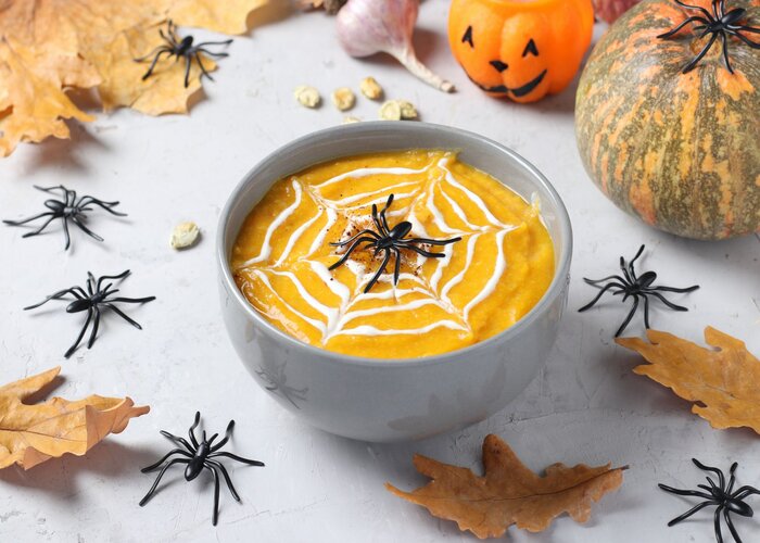 mon-an-halloween-2 Súp bí đỏ mạng nhện