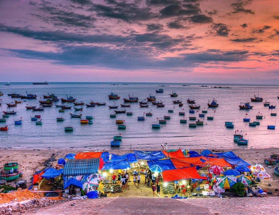 mui-ne-2-min Hoàng hôn trên biển bên làng chài Mũi Né