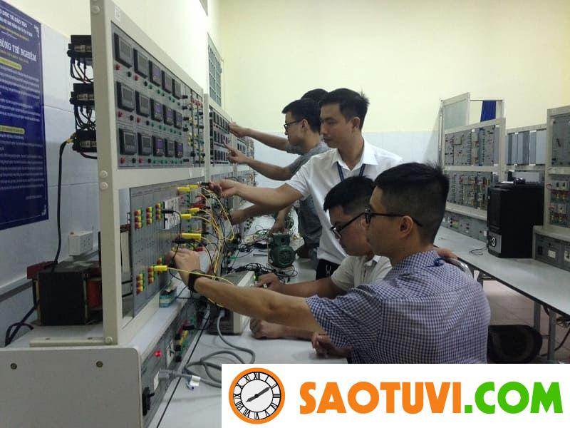 Ngành điện tử viễn thông học trường nào tốt? Tổng hợp 20+ trường đại học Bạn cần phải có tính kiên trì và chịu khó.