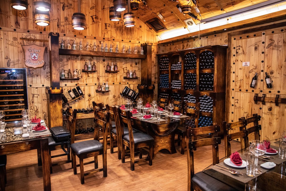 nha-hang-ruou-vang-1 Nhà hàng Hầm Rượu Vang Huyền Thư (Huyen Thu Winecellar & Steakhouse)